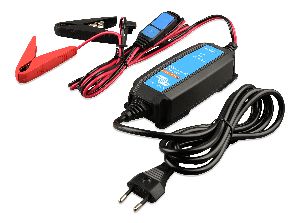 Blue Smart IP65 Charger 6V 12V 1.1 230V CEE 7/16 Retail (left)