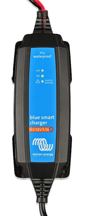 Blue Smart IP65 Charger 6V 12V 1.1 230V CEE 7/16 Retail (top)