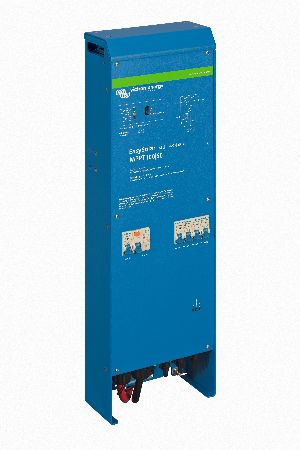 EasySolar MPPT 100/50 (left)