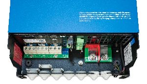 MultiPlus-II 24V 3kVA 70-32 230V GX (connections-top)