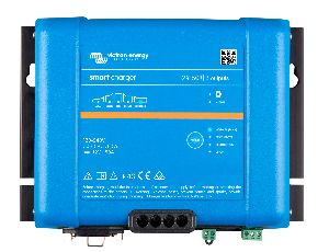 Smart IP43 Charger 12V 50A 3 outputs (top)