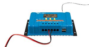 BlueSolar Charge Controller DuO LCD USB 12/24V-20A (front + display)