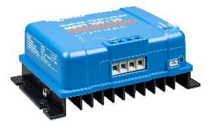 BlueSolar MPPT charge controller 100/30 (right)