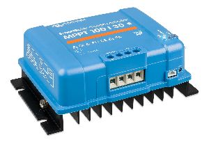 SmartSolar MPPT 100/30 (left)