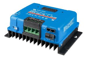 SmartSolar MPPT 150/70-Tr VE.Can (left)