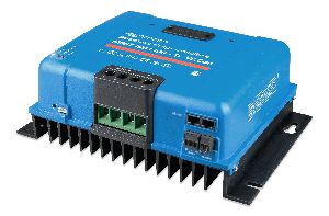 SmartSolar MPPT 150/100-Tr VE.Can (left)