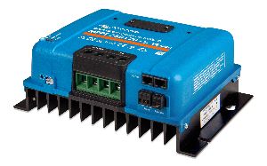 SmartSolar MPPT 250/70-Tr VE.Can (left)