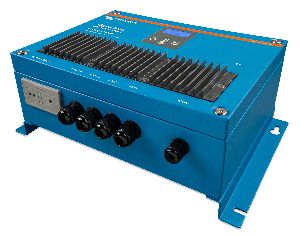 Skylla-I65 12V 70A 3 outputs (left)
